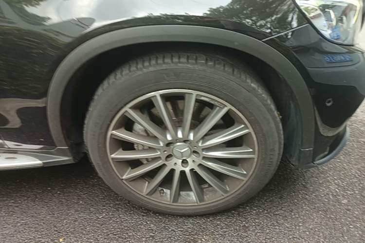 Used Mercedes-Benz GLC AMG 2017 AMG GLC 43 4MATIC Right Front Wheel Hub