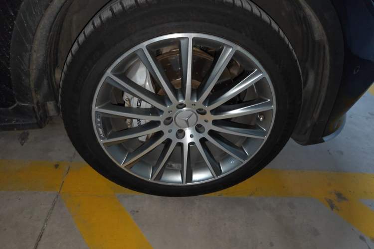 Used Mercedes-Benz GLC AMG 2017 AMG GLC 43 4MATIC Right Front Wheel Hub