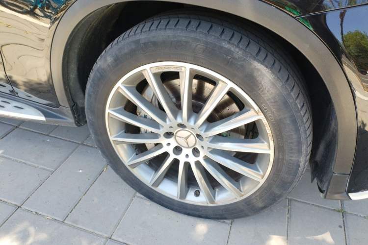 Used Mercedes-Benz GLC AMG 2017 AMG GLC 43 4MATIC Right Front Wheel Hub