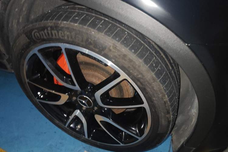 Used Mercedes-Benz GLC AMG 2017 AMG GLC 43 4MATIC Special Edition Right Front Wheel Hub