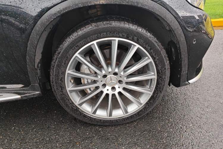Used Mercedes-Benz GLC AMG 2017 AMG GLC 43 4MATIC Right Front Wheel Hub