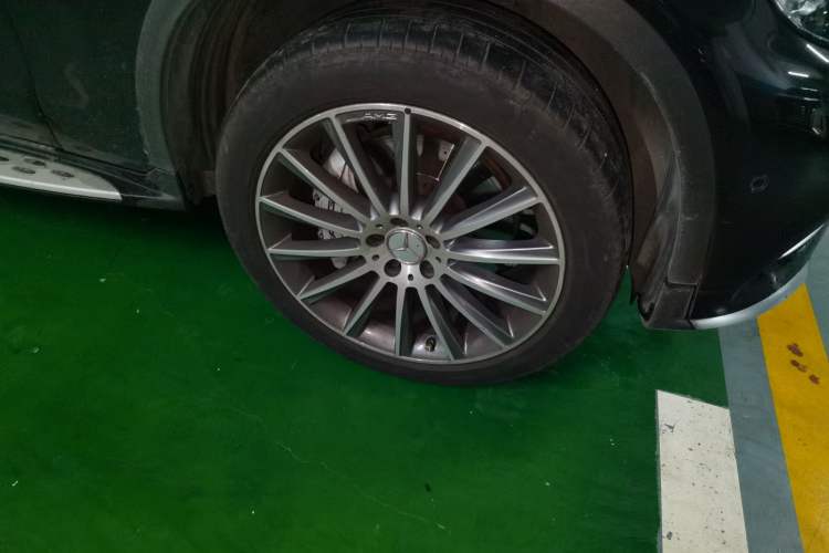 Used Mercedes-Benz GLC AMG 2017 AMG GLC 43 4MATIC Right Front Wheel Hub