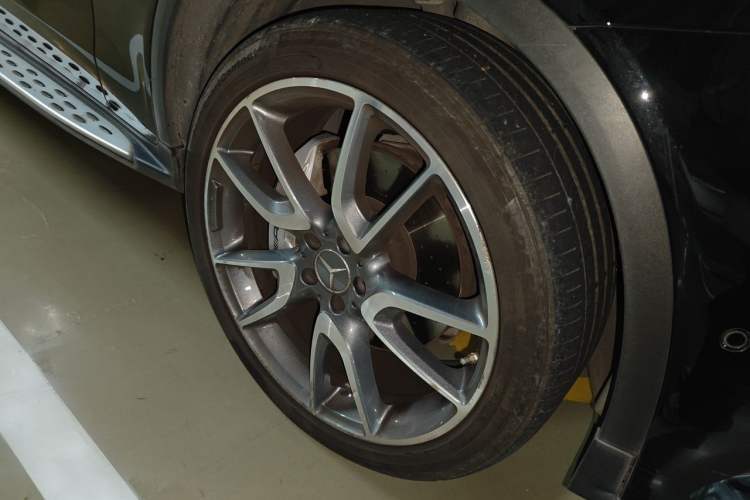 Used Mercedes-Benz GLC AMG 2017 AMG GLC 43 4MATIC Right Front Wheel Hub