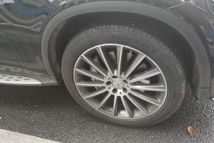 Used Mercedes-Benz GLC AMG 2017 AMG GLC 43 4MATIC Right Front Wheel Hub