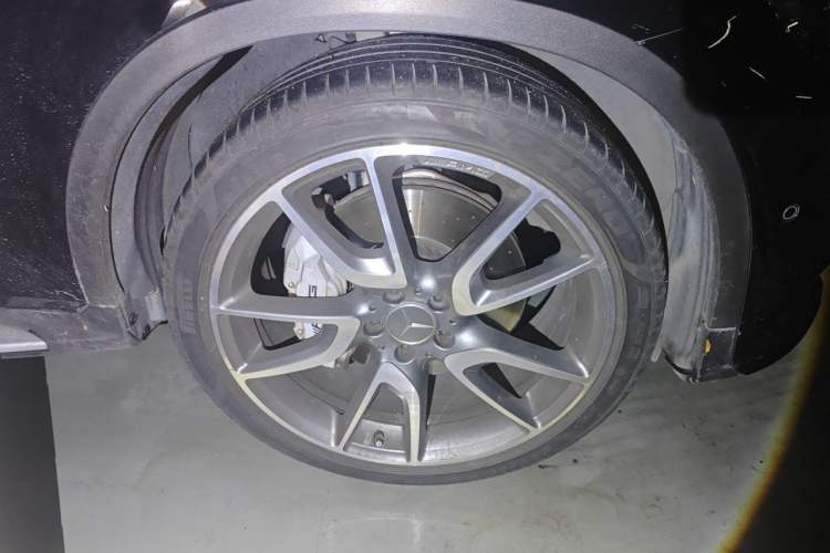 Used Mercedes-Benz GLC AMG 2017 AMG GLC 43 4MATIC Special Edition Right Front Wheel Hub