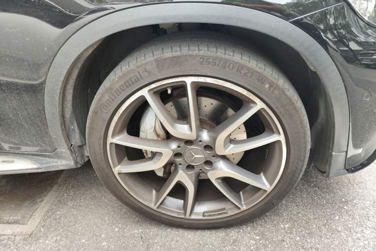 Used Mercedes-Benz GLC AMG 2017 AMG GLC 43 4MATIC Special Edition Right Front Wheel Hub