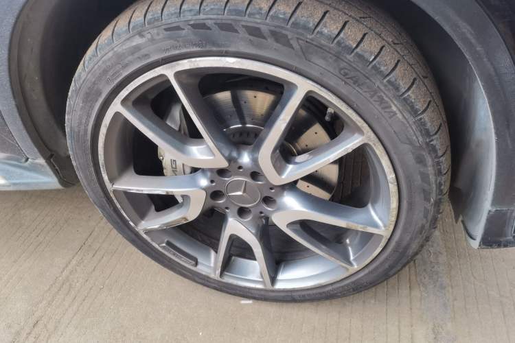Used Mercedes-Benz GLC AMG 2017 AMG GLC 43 4MATIC Special Edition Right Front Wheel Hub