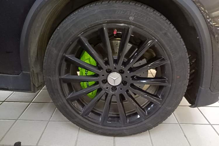 Used Mercedes-Benz GLC AMG 2017 AMG GLC 43 4MATIC Right Front Wheel Hub