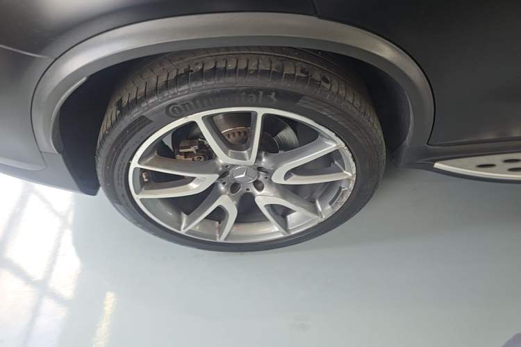 Used Mercedes-Benz GLC AMG 2017 AMG GLC 43 4MATIC Special Edition Right Rear Wheel Hub