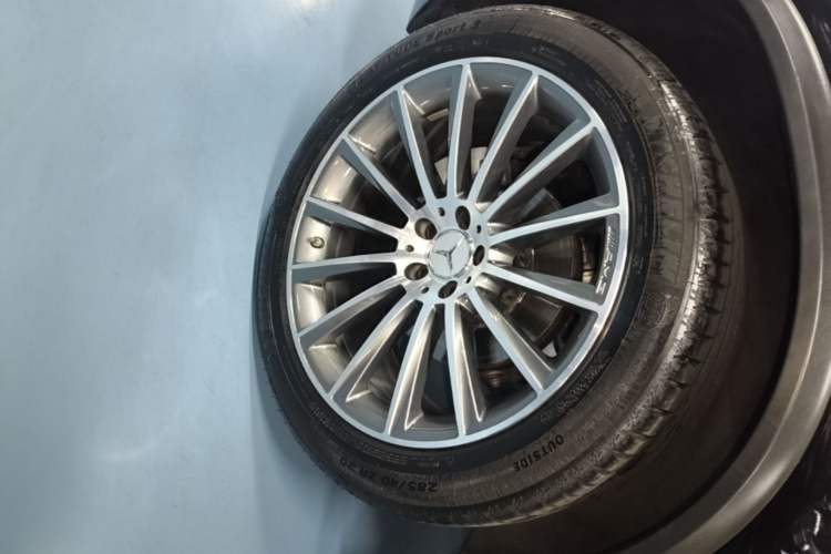Used Mercedes-Benz GLC AMG 2017 AMG GLC 43 4MATIC Right Rear Wheel Hub
