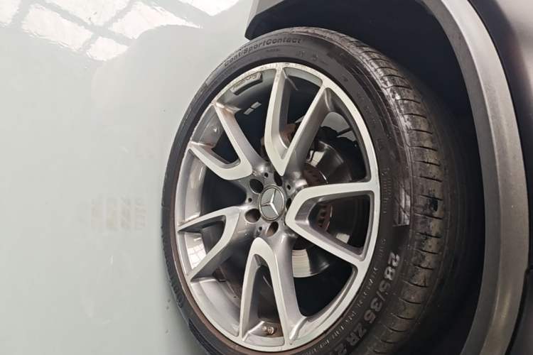 Used Mercedes-Benz GLC AMG 2017 AMG GLC 43 4MATIC Special Edition Right Rear Wheel Hub