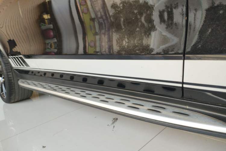 Used Mercedes-Benz GLC AMG 2017 AMG GLC 43 4MATIC Special Edition Right Side Sill