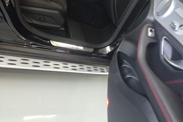 Used Mercedes-Benz GLC AMG 2017 AMG GLC 43 4MATIC Special Edition Right Side Sill
