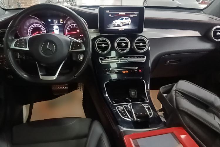 Used Mercedes-Benz GLC AMG 2017 AMG GLC 43 4MATIC Center Console