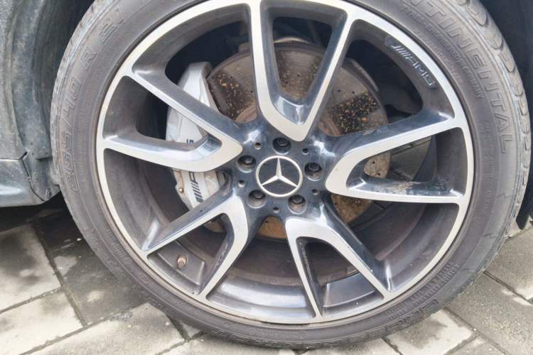 Used Mercedes-Benz GLC AMG 2017 AMG GLC 43 4MATIC Special Edition Right Front Wheel Hub