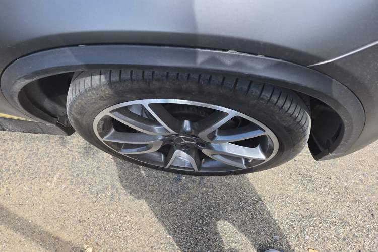 Used Mercedes-Benz GLC AMG 2017 AMG GLC 43 4MATIC Special Edition Right Front Wheel Hub