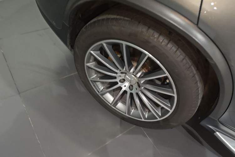 Used Mercedes-Benz GLC AMG 2017 AMG GLC 43 4MATIC Right Rear Wheel Hub