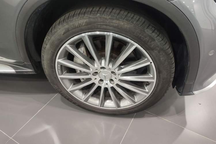 Used Mercedes-Benz GLC AMG 2017 AMG GLC 43 4MATIC Right Front Wheel Hub