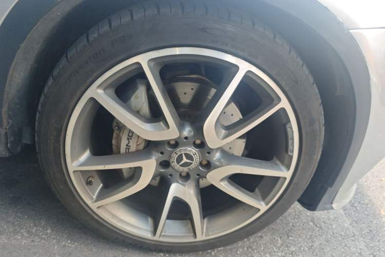 Used Mercedes-Benz GLC AMG 2017 AMG GLC 43 4MATIC Right Front Wheel Hub