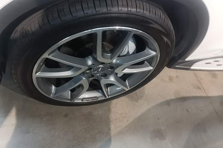 Used Mercedes-Benz GLC AMG 2017 AMG GLC 43 4MATIC Left Front Wheel Hub