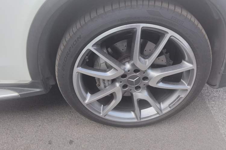 Used Mercedes-Benz GLC AMG 2017 AMG GLC 43 4MATIC Right Front Wheel Hub