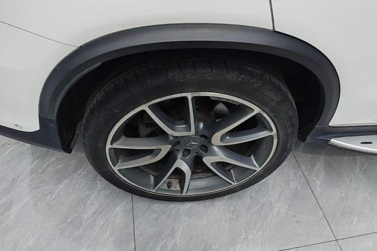 Used Mercedes-Benz GLC AMG 2017 AMG GLC 43 4MATIC Right Rear Wheel Hub