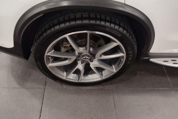 Used Mercedes-Benz GLC AMG 2017 AMG GLC 43 4MATIC Right Rear Wheel Hub