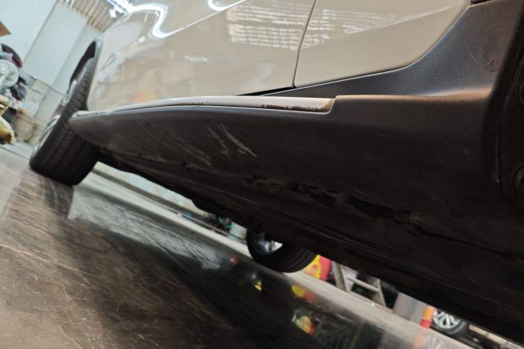Used Mercedes-Benz GLC AMG 2017 AMG GLC 43 4MATIC Right Side Sill