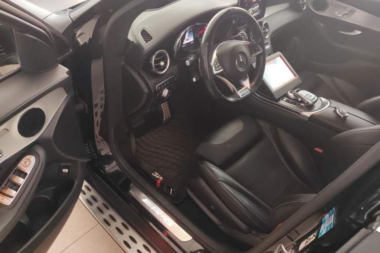 Used Mercedes-Benz GLC AMG 2018 AMG GLC 63 4MATIC+ Interior 3