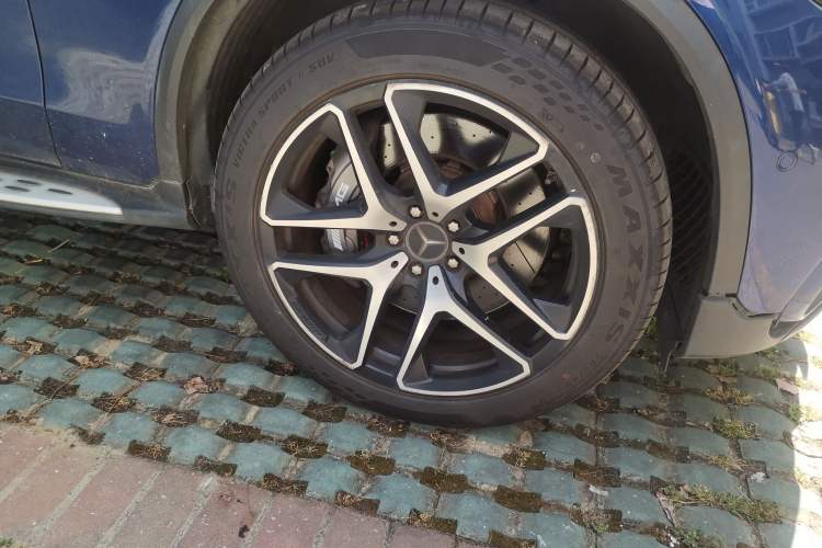 Used Mercedes-Benz GLC AMG 2018 AMG GLC 63 4MATIC+ Right Front Wheel Hub