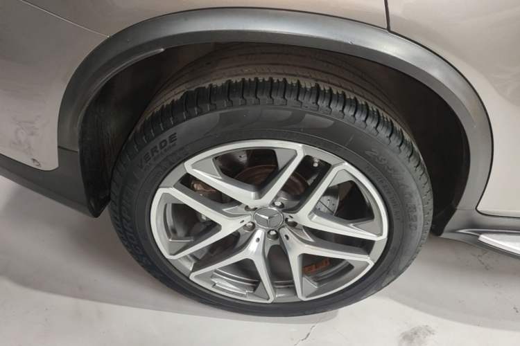 Used Mercedes-Benz GLC AMG 2018 AMG GLC 63 4MATIC+ Right Rear Wheel Hub