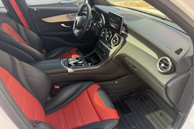 Used Mercedes-Benz GLC AMG 2018 AMG GLC 63 4MATIC+ Interior 12