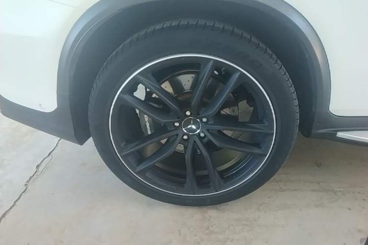 Used Mercedes-Benz GLC AMG 2018 AMG GLC 63 4MATIC+ Right Rear Wheel Hub