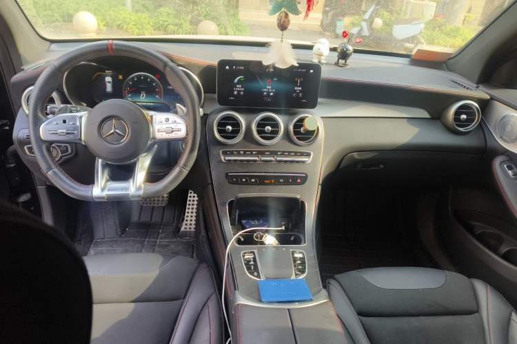 Used Mercedes-Benz GLC AMG 2020 AMG GLC 43 4MATIC Center Console