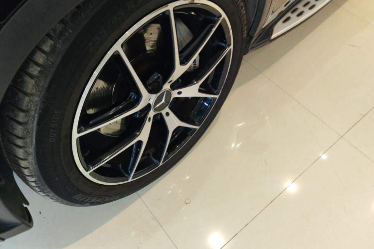 Used Mercedes-Benz GLC AMG 2020 AMG GLC 43 4MATIC Left Front Wheel Hub