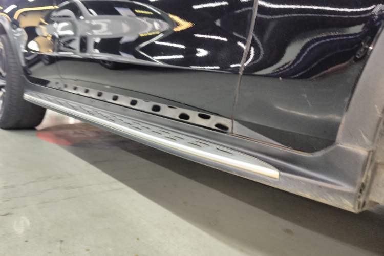 Used Mercedes-Benz GLC AMG 2020 AMG GLC 43 4MATIC Right Side Sill