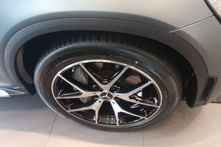 Used Mercedes-Benz GLC AMG 2020 AMG GLC 43 4MATIC Right Front Wheel Hub