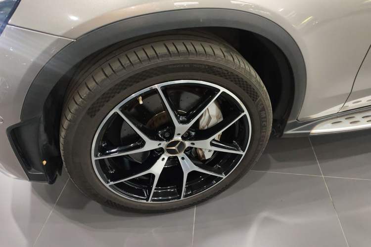 Used Mercedes-Benz GLC AMG 2020 AMG GLC 43 4MATIC Left Front Wheel Hub