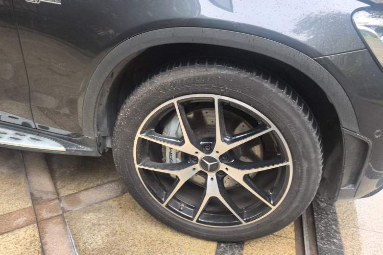 Used Mercedes-Benz GLC AMG 2020 AMG GLC 43 4MATIC Right Front Wheel Hub