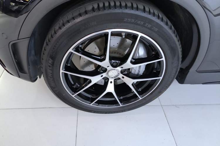 Used Mercedes-Benz GLC AMG 2022 AMG GLC 43 4MATIC Left Front Wheel Hub