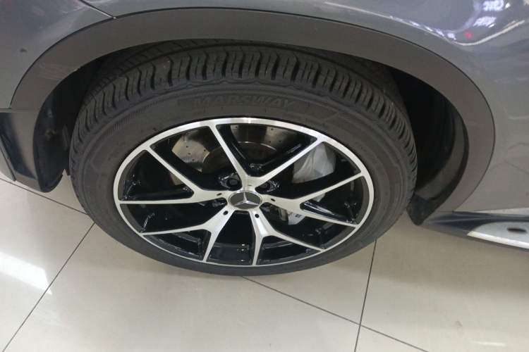 Used Mercedes-Benz GLC AMG 2022 AMG GLC 43 4MATIC Left Front Wheel Hub
