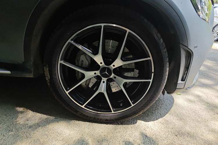 Used Mercedes-Benz GLC AMG 2022 AMG GLC 43 4MATIC Right Front Wheel Hub