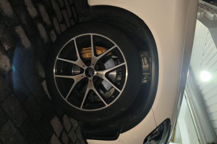 Used Mercedes-Benz GLC AMG 2022 AMG GLC 43 4MATIC Right Front Wheel Hub