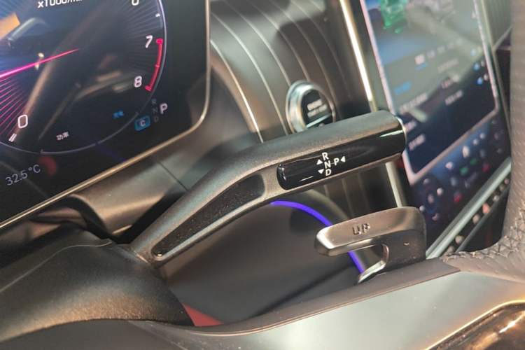 Used Mercedes-Benz GLC AMG 2024 AMG GLC 43 4MATIC Gear Lever