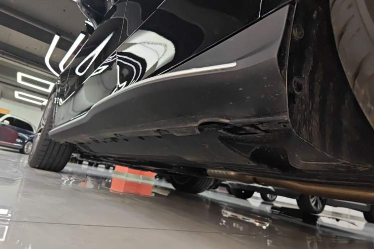 Used Mercedes-Benz GLC AMG 2024 AMG GLC 43 4MATIC Left Side Sill
