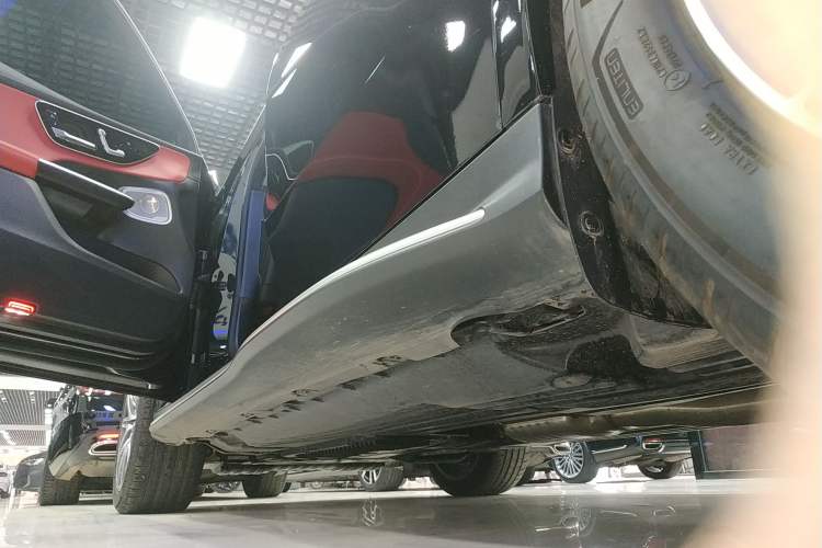 Used Mercedes-Benz GLC AMG 2024 AMG GLC 43 4MATIC Left Side Sill