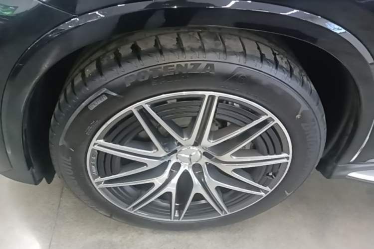 Used Mercedes-Benz GLC AMG 2025 AMG GLC 43 4MATIC Left Front Wheel Hub