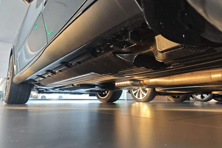 Used Mercedes-Benz GLC AMG 2025 AMG GLC 43 4MATIC Left Side Sill