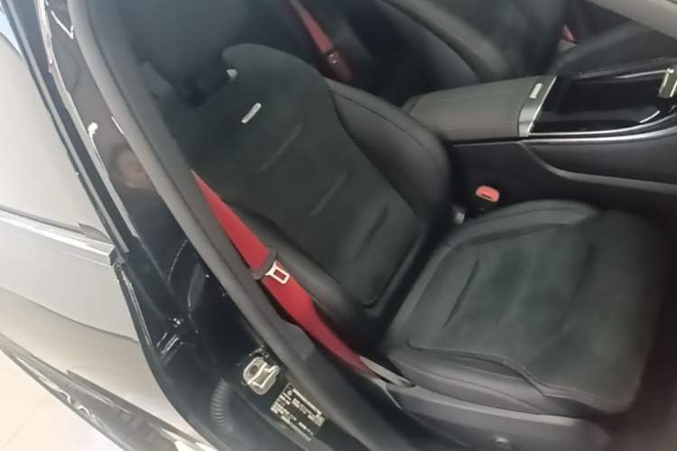 Used Mercedes-Benz GLC AMG 2025 AMG GLC 43 4MATIC Right Front Seat