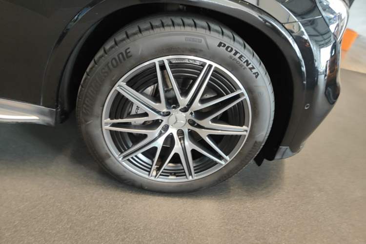 Used Mercedes-Benz GLC AMG 2025 AMG GLC 43 4MATIC Right Front Wheel Hub